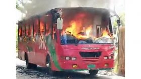 মহাসড়কে চলন্ত বিআরটিসি বাসে আগুন