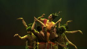 ফরাসি আমন্ত্রণ পেলেন পূজা