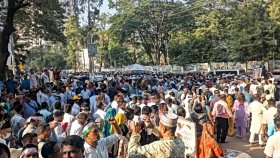 কলম বিসর্জন দিতে শহীদ মিনার থেকে শাহবাগে যাচ্ছেন শিক্ষকরা