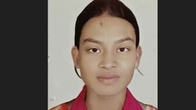 গেম খেলার সময় মোবাইল কেড়ে নেওয়ায় গলায় ফাঁস কলেজছাত্রীর