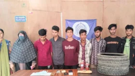 নারায়ণগঞ্জে ‘বিস্ফোরক দ্রব্যসহ’ আ.লীগের ৮ নেতাকর্মী গ্রেফতার