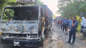 পদ্মা সেতুর জাজিরা প্রান্তে ককটেল বিস্ফোরণ, যানবাহন ভাঙচুর-অগ্নিসংযোগ
