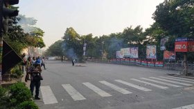 শতাধিক সাউন্ড গ্রেনেডে উত্তপ্ত ধানমন্ডি-৩২, অচল পুরো এলাকা