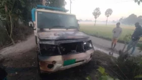 ময়মনসিংহে দাঁড়িয়ে থাকা পিকআপভ্যানে অগ্নিসংযোগ