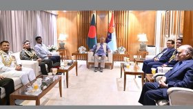 প্রধান উপদেষ্টার সঙ্গে তিন বাহিনীর প্রধানদের সাক্ষাৎ