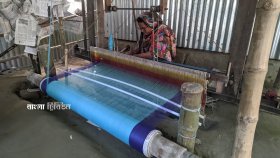 শাড়ির বুননে সন্তানদের স্বপ্ন আঁকেন মায়েরা