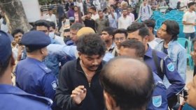 বাউলদের সমাবেশের ব্যানার ছেঁড়ার অভিযোগে যুবক আটক