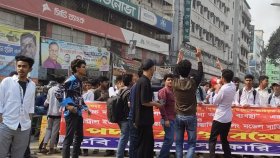সায়েন্সল্যাব  মোড় ছাড়লেন ঢাকা কলেজের শিক্ষার্থীরা, যান চলাচল স্বাভাবিক