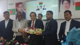 আনুষ্ঠানিকভাবে বিএনপিতে যোগ দিলেন ড. রেজা কিবরিয়া