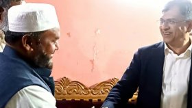 নির্বাচনি জনসংযোগ শেষে জামায়াত প্রার্থীর বাড়িতে সালাহউদ্দিন আহমদ