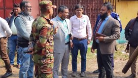 মজুত করে বেশি দামে সার বিক্রি, সেনাবাহিনীর অভিযানে পালালেন ডিলার সমিতির সভাপতি