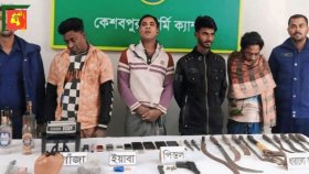 যৌথবাহিনী অভিযানে স্বেচ্ছাসেবক দলের নেতাসহ আটক ৪