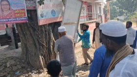 নিজের পোস্টার-ব্যানার নিজেই সরাচ্ছেন জামায়াত প্রার্থী