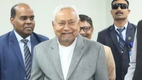 নারী চিকিৎসকের হিজাব টেনে নামিয়ে বিতর্কে বিহারের মুখ্যমন্ত্রী
