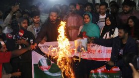 ঢাবিতে স্বরাষ্ট্র উপদেষ্টার কুশপুত্তলিকা দাহ, গায়েবানা জানাজা শুক্রবার