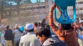 টকশোতে প্রার্থীকে প্রশ্ন করায় বিএনপি-জামায়াত ও ইসলামী আন্দোলনের চেয়ার ছোড়াছুড়ি-ভাঙচুর