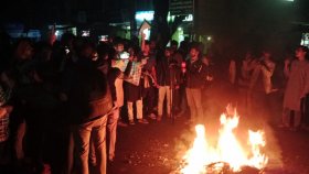 হাদিকে হত্যার প্রতিবাদে ঝালকাঠিতে সড়ক অবরোধ করে বিক্ষোভ