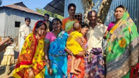 দীপুকে পুড়িয়ে হত্যা, কীভাবে চলবে সংসার, অসহায় স্ত্রী-সন্তান ও বাবা-মা
