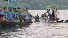 কাপ্তাই হ্রদে পর্যটকবাহী নৌকাডুবি