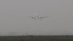 শাহজালালে নিরাপদ অবতরণ-উড্ডয়নে বড় বাধা কুয়াশা