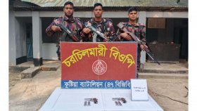 ভারত সীমান্ত থেকে দুটি বিদেশি পিস্তল উদ্ধার