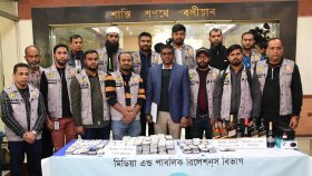 রাজধানীতে আইফোন তৈরির অবৈধ কারখানা, জড়িত ৩ চীনা নাগ‌রি‌ক গ্রেফতার