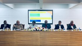 সরকারের ফ্যাসিস্ট হয়ে ওঠার পথ বন্ধ করতেই গণভোট:  আলী রীয়াজ 