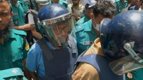 আদালত প্রাঙ্গণে পলককে ডিম নিক্ষেপ ইনকিলাব মঞ্চের  