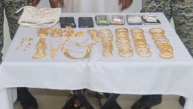 ওমরাহফেরত যাত্রীর কাছে মিললো ৬৮০ গ্রাম স্বর্ণ