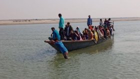 বগুড়ায় যমুনা নদীতে নাব্যতা সংকট, নৌযান চলাচল বন্ধ