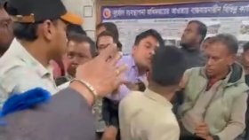 আ.লীগ ট্যাগ দিয়ে জনপ্রতিনিধিকে পুলিশে সোপর্দ, প্রতিবাদে ছাত্রদল নেতা অবরুদ্ধ