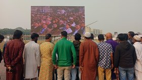 ভেতরে প্রবেশ সীমিত, বাইরে বড় পর্দার ব্যবস্থা 