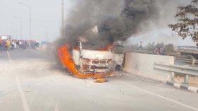 ঢাকা-মাওয়া এক্সপ্রেসওয়েতে রোগীবাহী অ্যাম্বুলেন্সে আগুন