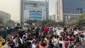 দ্বিতীয় দিনের মতো ছাত্রদলের ইসি ঘেরাও