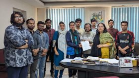টিএসসি ক্যাফেটেরিয়ায় শিক্ষার্থীবান্ধব খাবার ও মূল্য ভর্তুকির দাবিতে স্মারকলিপি