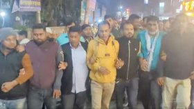 বিএনপি প্রার্থীর পথসভার পাশে পটকা ফাটিয়ে পালালেন যুবক