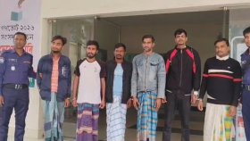 আ.লীগ নেতাকে ধরতে গেলে পুলিশের ওপর হামলা, গ্রেফতার ৬