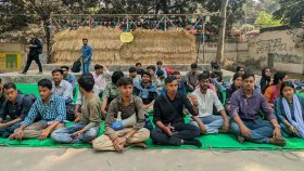 জগন্নাথ বিশ্ববিদ্যালয়ে কেন্দ্রীয় মন্দিরের দাবিতে শিক্ষার্থীদের অবস্থান কর্মসূচি 