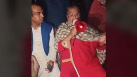 ‘যদি অন্য দলকে ভোট দেন, আপনাদের ঘরবাড়ি পোড়াইয়া ছারখার করে দেবো’