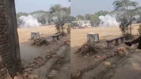 মুন্সীগঞ্জে ভোটকেন্দ্রে ককটেল বিস্ফোরণ, ধাওয়া-পাল্টা ধাওয়া