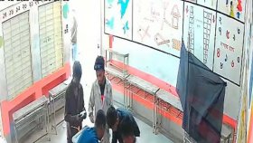 ব্যালটে সিল মেরে বাক্সে ভরেন ৫ তরুণ, ধরা পড়লো সিসি ক্যামেরায়