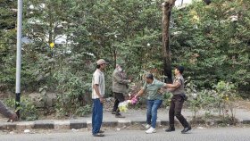 ধানমন্ডি ৩২ নম্বরে শ্রদ্ধা জানাতে গিয়ে ঢাবি শিক্ষকসহ আটক ৫ 