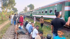 কুমিল্লায় মহানগর এক্সপ্রেস ট্রেনের বগি লাইনচ্যুত