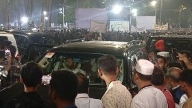 শহীদ মিনারে জামায়াত আমিরকে দেখে ‘রাজাকার’ ও ‘একাত্তরের দালাল’ স্লোগান 