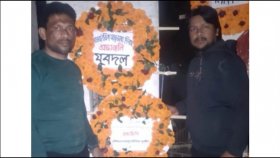 সাতক্ষীরায় ‘জয় বাংলা‘ স্লোগান দিয়ে শহীদ মিনারে ফুল দিলেন যুবলীগের নেতারা