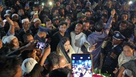ব্রাহ্মণবাড়িয়ায় শহীদ মিনারে রুমিন ফারহানার ওপর হামলাচেষ্টা