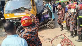 কাভার্ডভ্যান ও ইজিবাইকের মুখোমুখি সংঘর্ষে নিহত ২