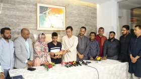 জুলাই আন্দোলনে নিহত জাহিদের ক্যানসার আক্রান্ত ভাইয়ের পাশে প্রধানমন্ত্রী 