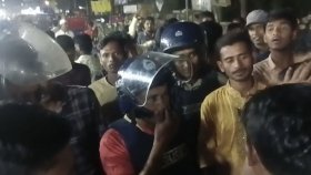 ধর্ষণের প্রতিবাদে করা বিক্ষোভ মিছিলে বিএনপি-এনসিপির নেতাকর্মীদের সংঘর্ষ
