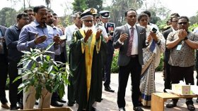 জাতীয় সংসদ প্রাঙ্গণে বৃক্ষরোপণ করলেন স্পিকার ও ডেপুটি স্পিকার